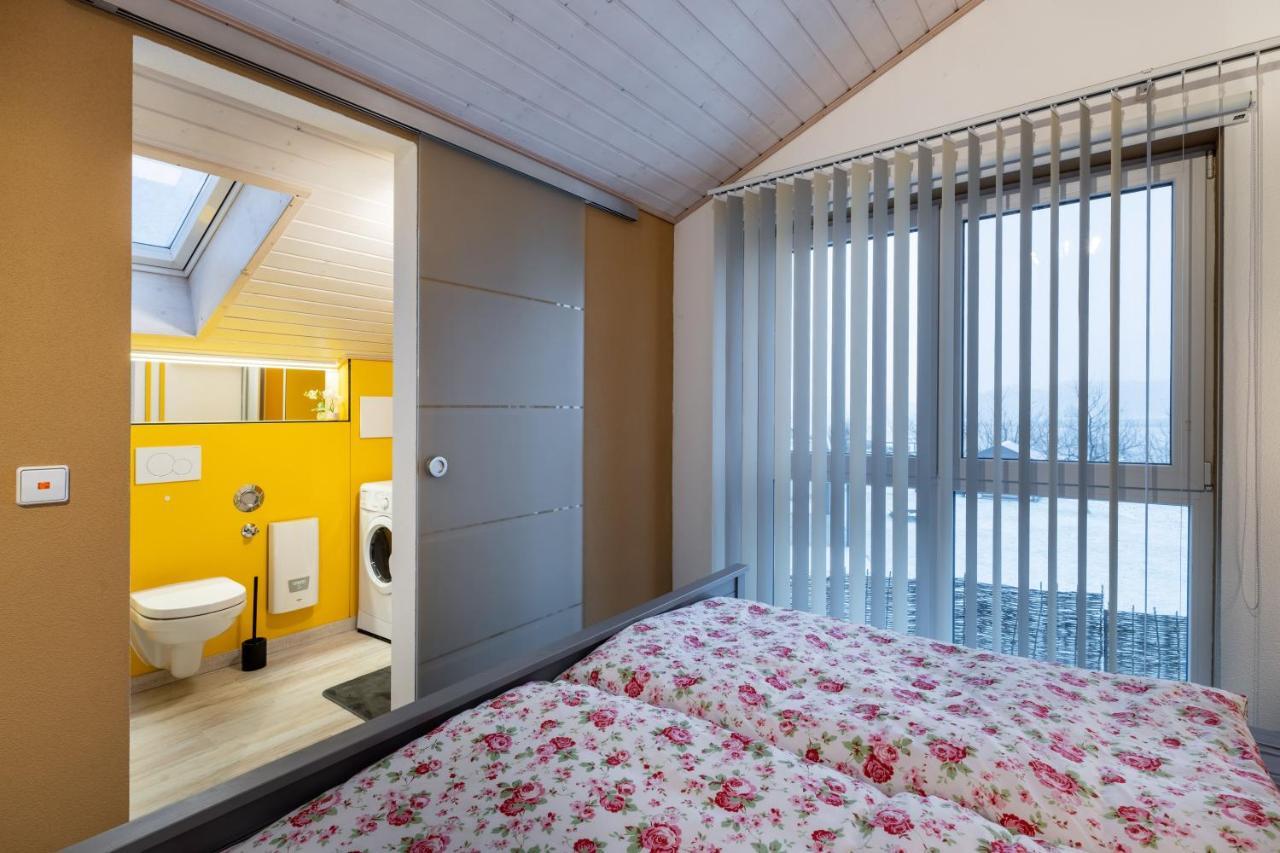 Gemuetliche Ferienwohnung Mit Panoramablick Muttensweiler Exterior foto